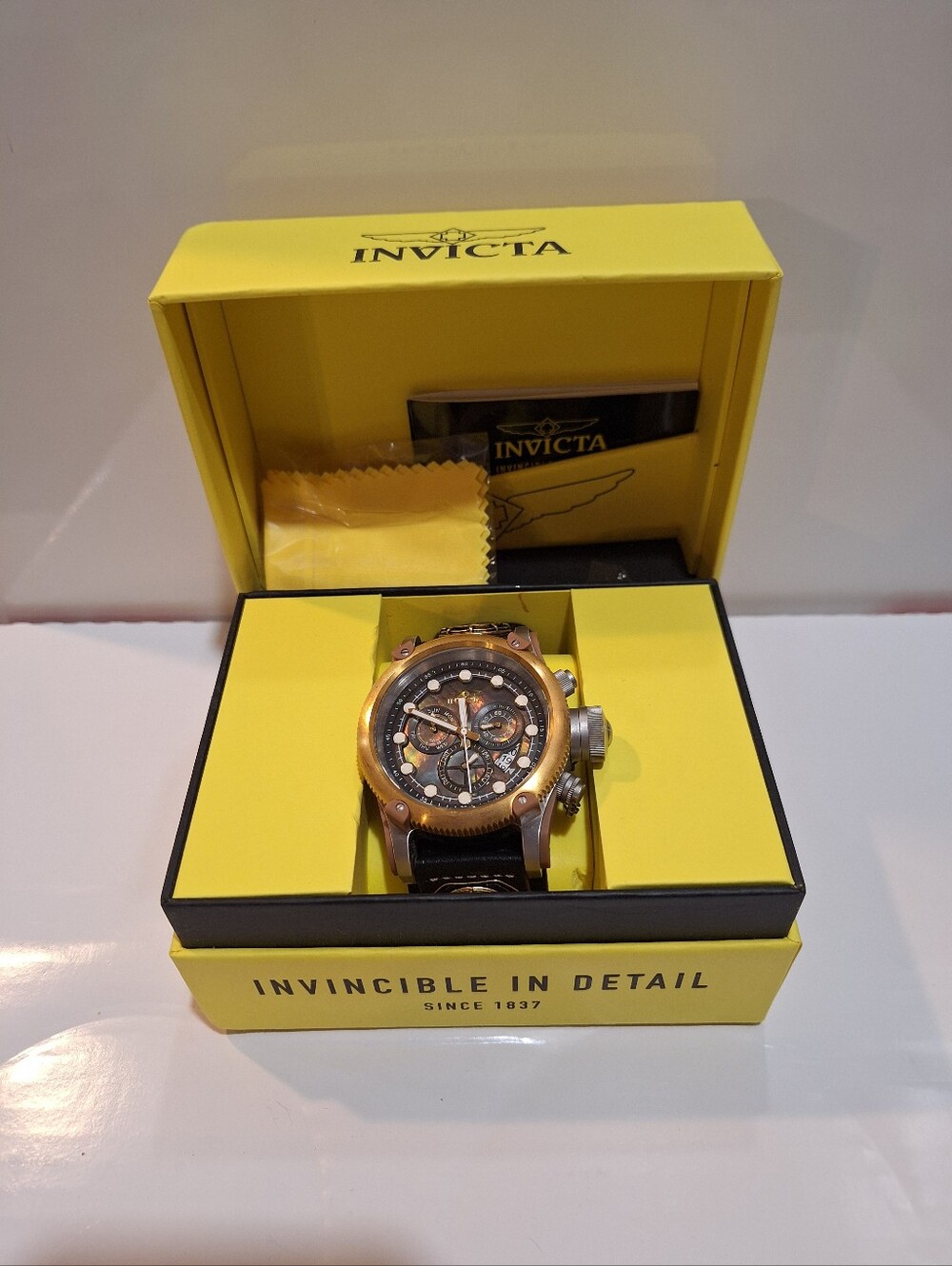 Invicta Pro Diver Ship's Wheel Swiss Ronda Z60 Caliber Watch